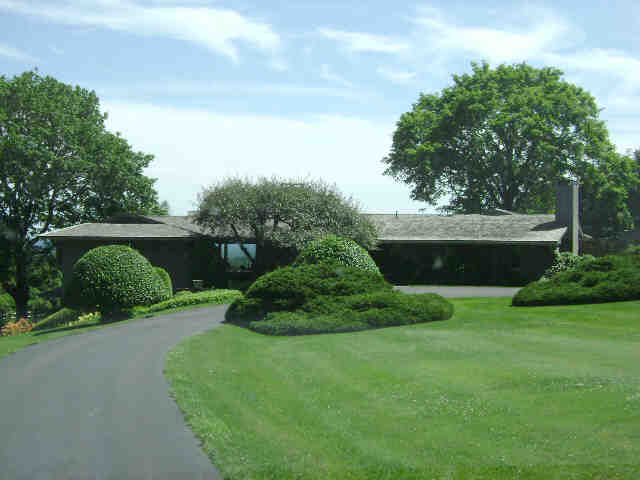 Building photograph for 217 ARCH BRIDGE RD